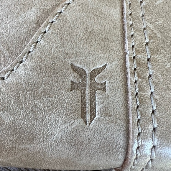 Frye Melissa Leather Zip Crossbody Purse Oat Cream Distressed Rustic 11x8 GUC - Picture 13 of 15